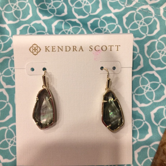Kendra Scott Camelia Black Pearl Gold Earrings