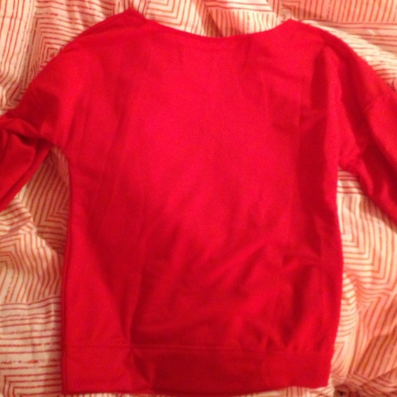 Tight fitting Love shirt!! True to its size! - Picture 2 of 2