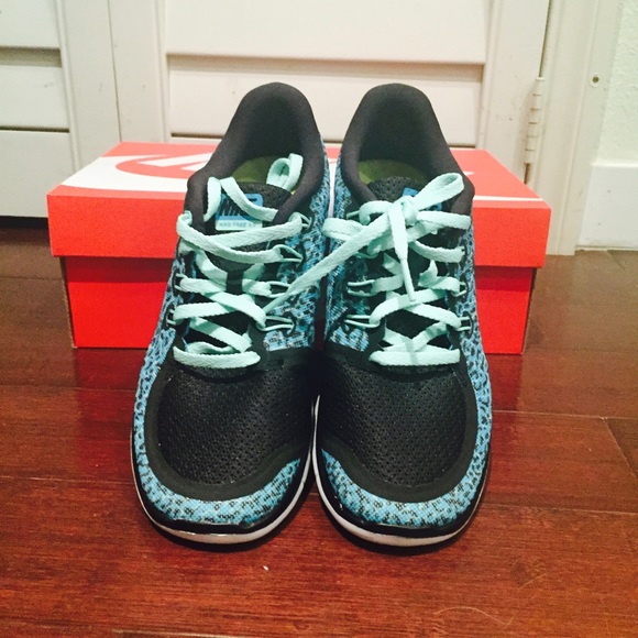 Nike Shoes - NWT Nike Free 5.0 sz7 in blue lagoon print and blk