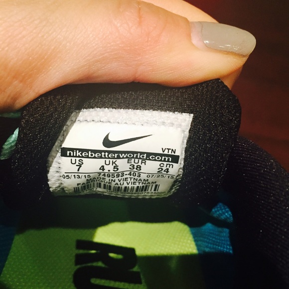 NWT Nike Free 5.0 sz7 in blue lagoon print and blk - Picture 4 of 4