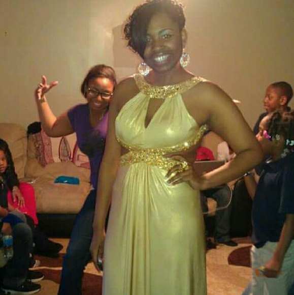 Gold prom/formal dress - Picture 2 of 4