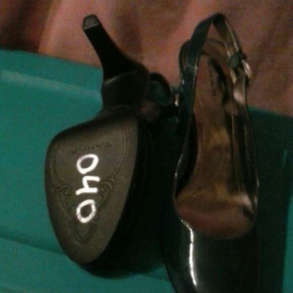 Tahari slingback