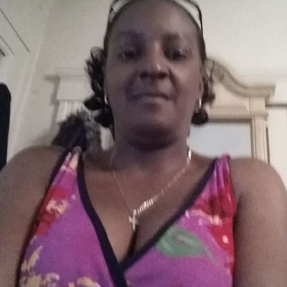 Meet your Posher, Deenia - Picture 1 of 1