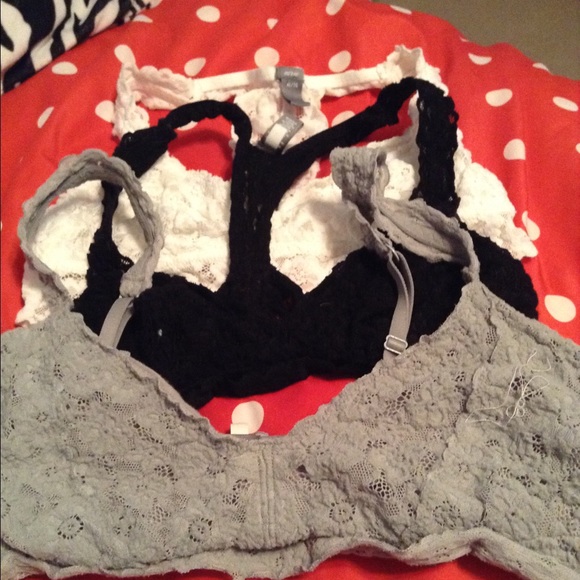 Bundle of 3 Aerie bralettes.
