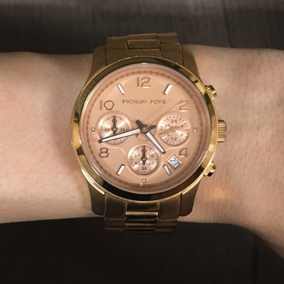Michael Kors Runway Rosegold midsize watch.