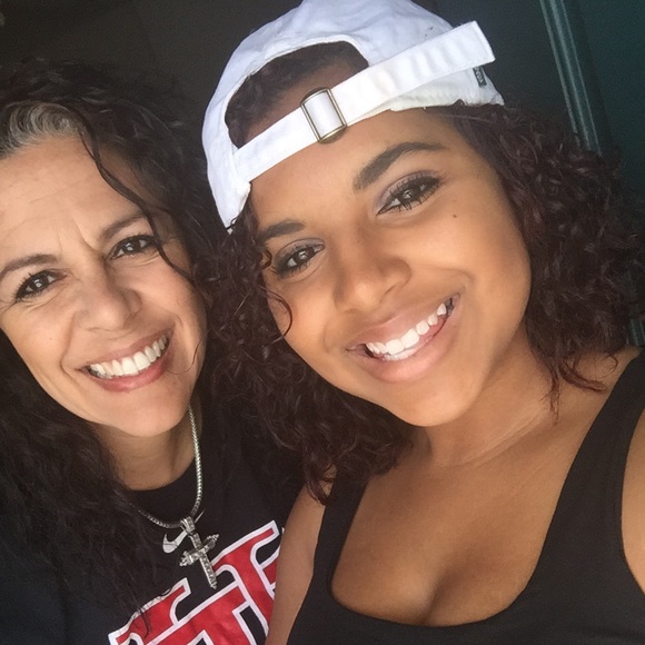 Meet your Posher - Picture 3 of 3