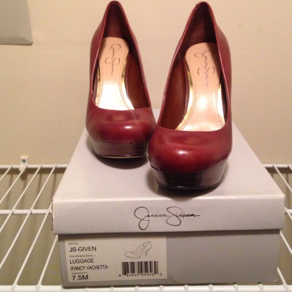 Never worn shoes!!!! 7.5