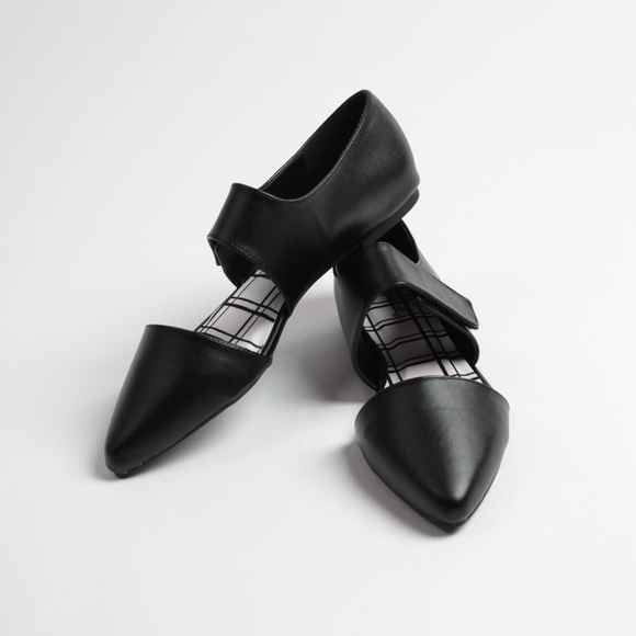 Black Pointy Toe Ballerina Ankle Strap Flats - Picture 3 of 4