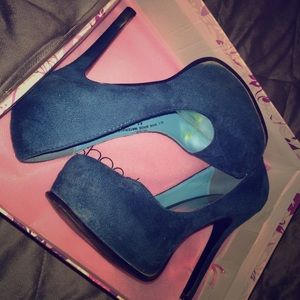 Teal pumps