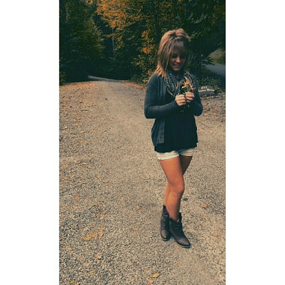 Meet the posher, Tierney - Picture 2 of 4