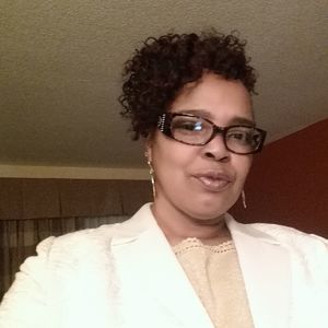 Meet your Posher, Dee