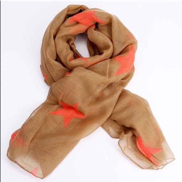 Star graphic scarf