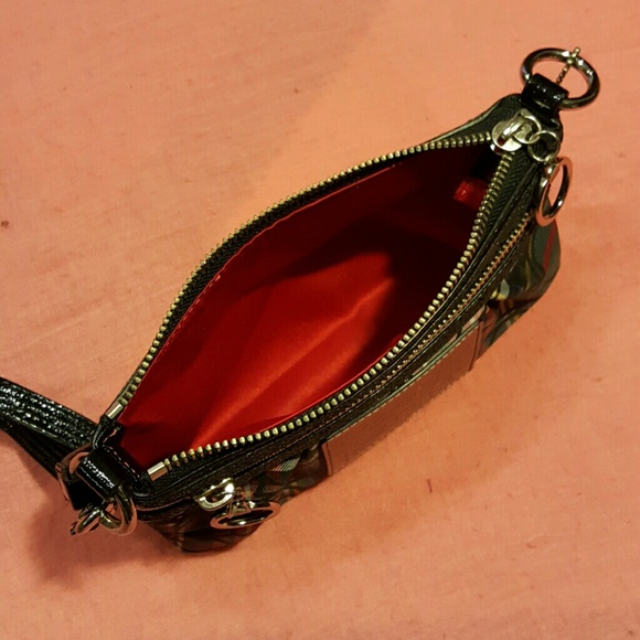 COACH POPPY WRISTLET - Picture 4 of 4