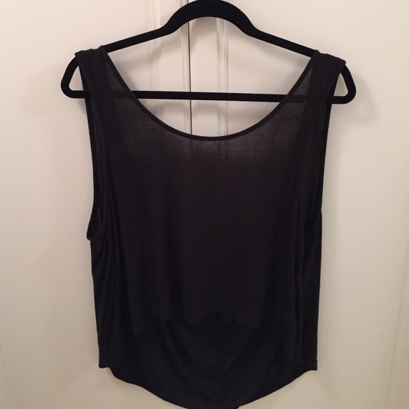 Brandy Melville top high front - very low cut back
