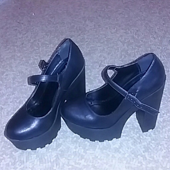 Platform heels - Picture 2 of 3