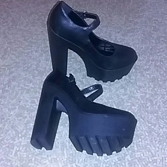 Platform heels - Picture 3 of 3