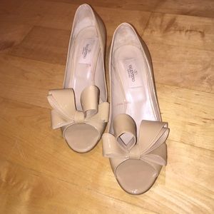 Valentino mini heels in beige price negotiable