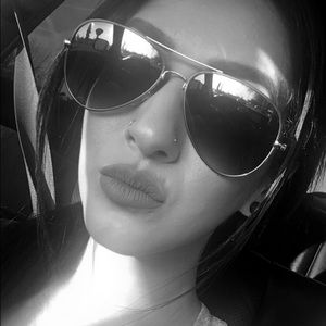 Meet your Posher, Desiree