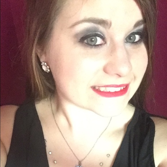 Meet your Posher, Nikki