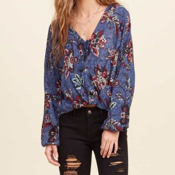 $7 Hollister Shirt*READ DESCRIPTION