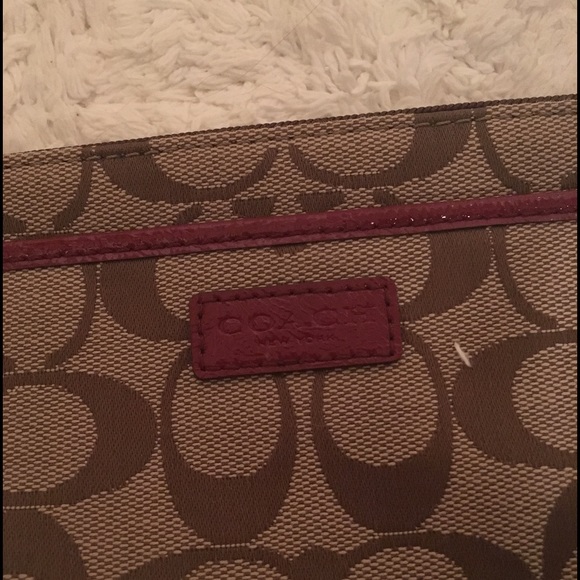 Coach wristlet ! - Picture 2 of 4