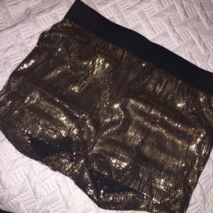 Sexy gold high wasted sequin short shorts