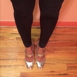 Max Studio Peep Toe