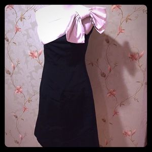 Edward anchor Paris, bow dress