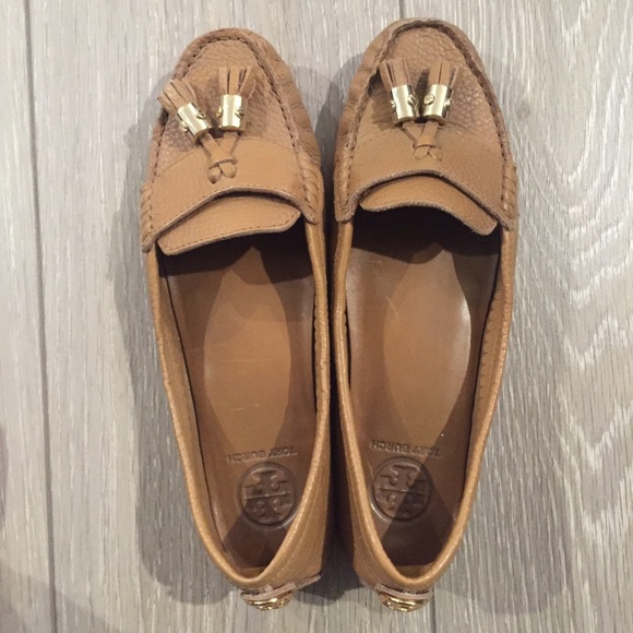 SOLD.  Tory Burch Leather Flats with Tassels sz 9