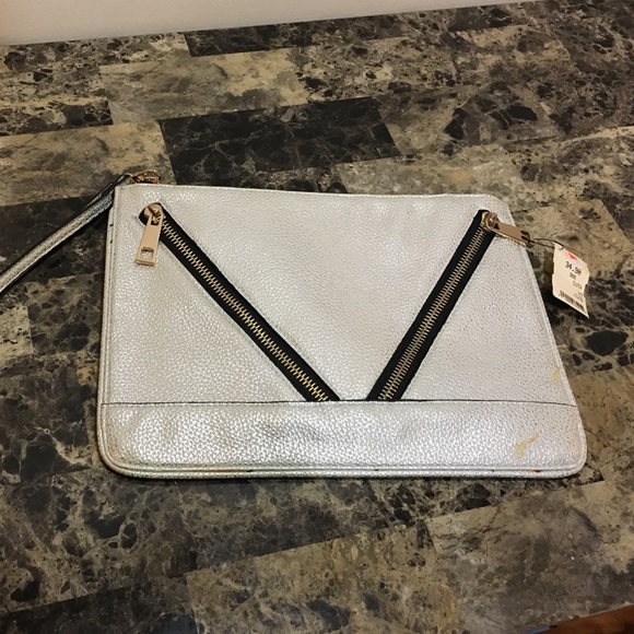 Akira-Silver clutch purse