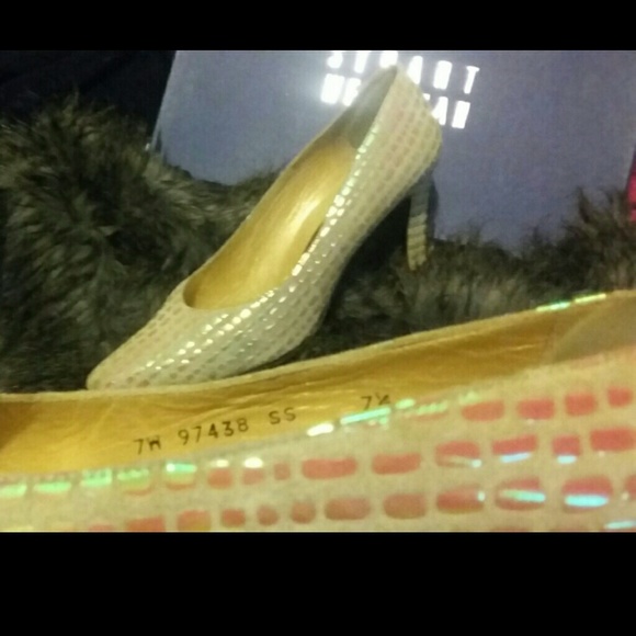 *RARE* Authentic Stuart Weitzman Heels 💲⤵💲⤵ - Picture 3 of 4