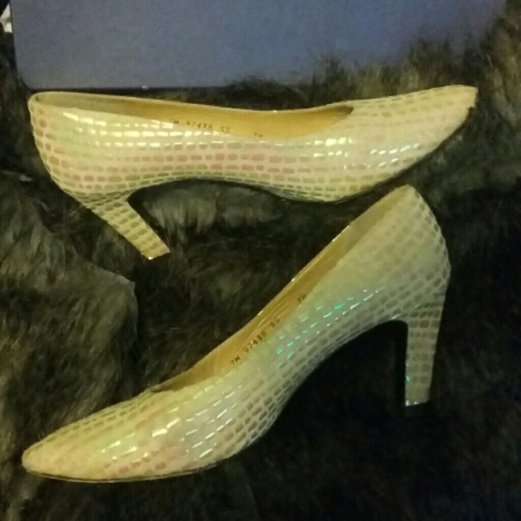 *RARE* Authentic Stuart Weitzman Heels 💲⤵💲⤵ - Picture 4 of 4