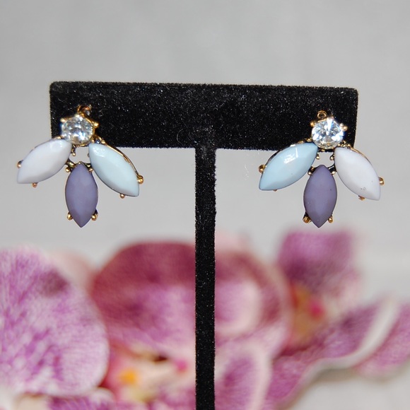 SOLD OUT | Fan Earrings - Picture 2 of 4