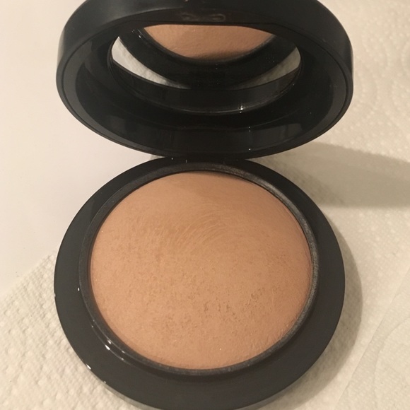MAC mineralized skinfinish - medium plus