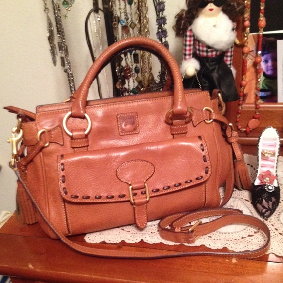 Dooney & Bourke Handbags - Dooney & Bourke Western Florentine Crossbody Bag👜
