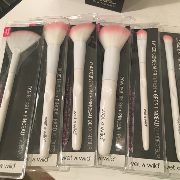 NEW Wet n wild makeup brushes