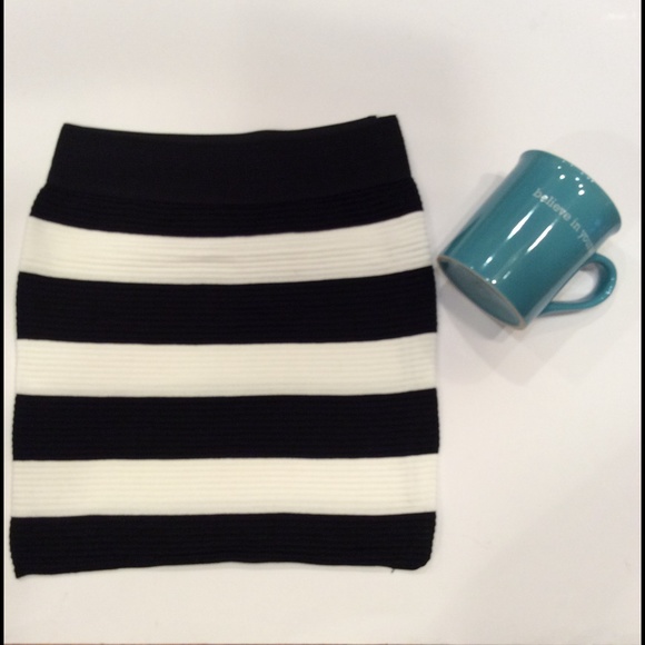 B&W Elastic striped Knit Mini skirt - Picture 2 of 2