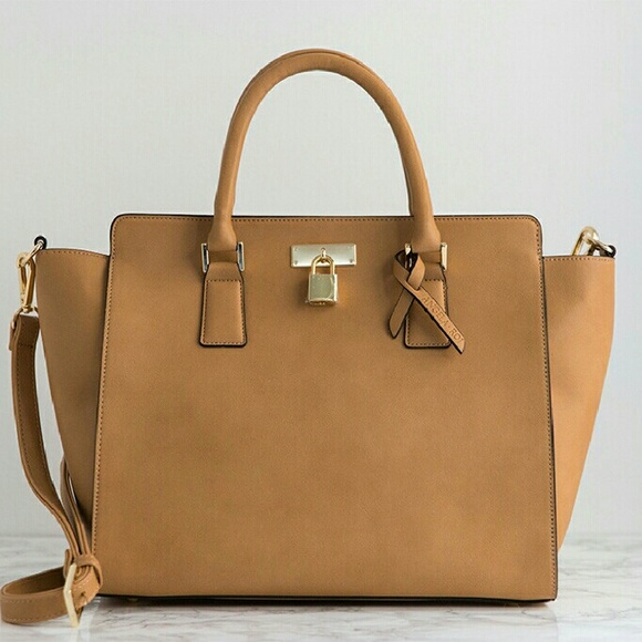 Angela & Roi Sunday tote beige trapeze style bag