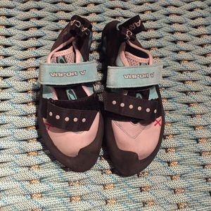 Scarpa vapor climbing shoes.