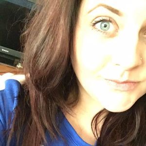 Meet your Posher, Caitlin