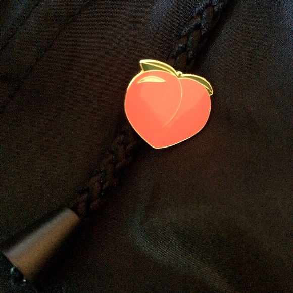 Peach Emoji Pin