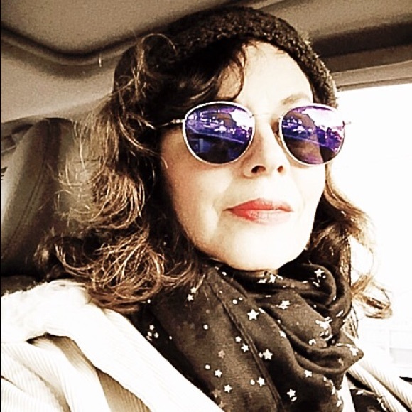 Meet your Posher, Lainey - Picture 3 of 4