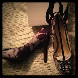 Nine West purple print pumps
