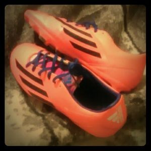 My soccer cleats in real good condition selling Fo