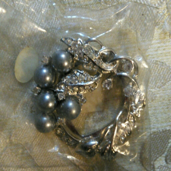 Grey Pearl and Rhinestones brooch.