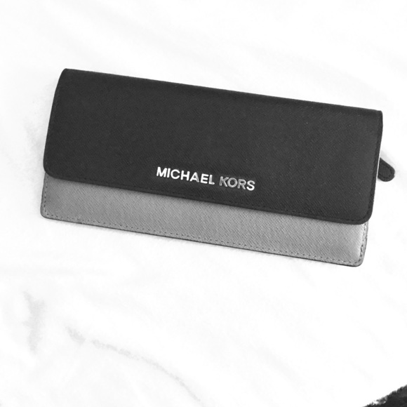 Michael Kors flat envelope wallet
