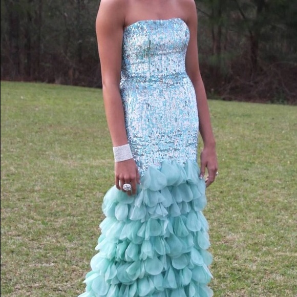 Beautiful Sherri Hill gown