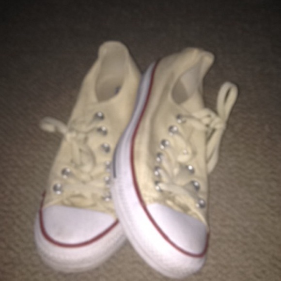 Off white (tan) low top converse