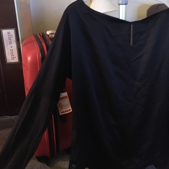 Black backless blouse - Picture 2 of 4