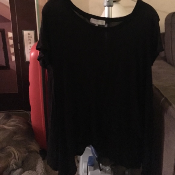Black shirt with loose shoulders - Picture 2 of 3